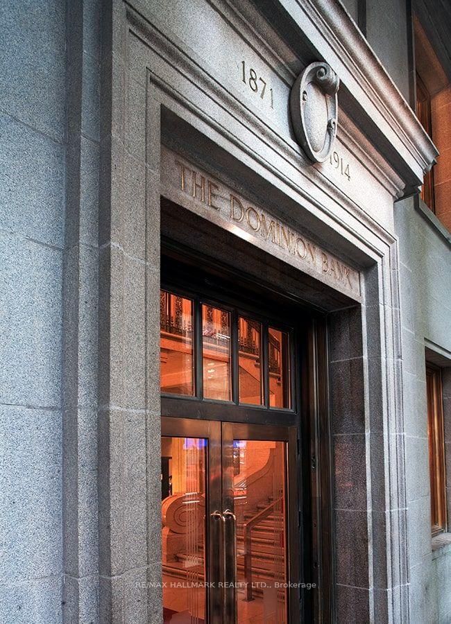 824 - 1 King Street W