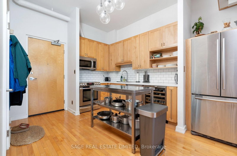 412 - 766 King Street W