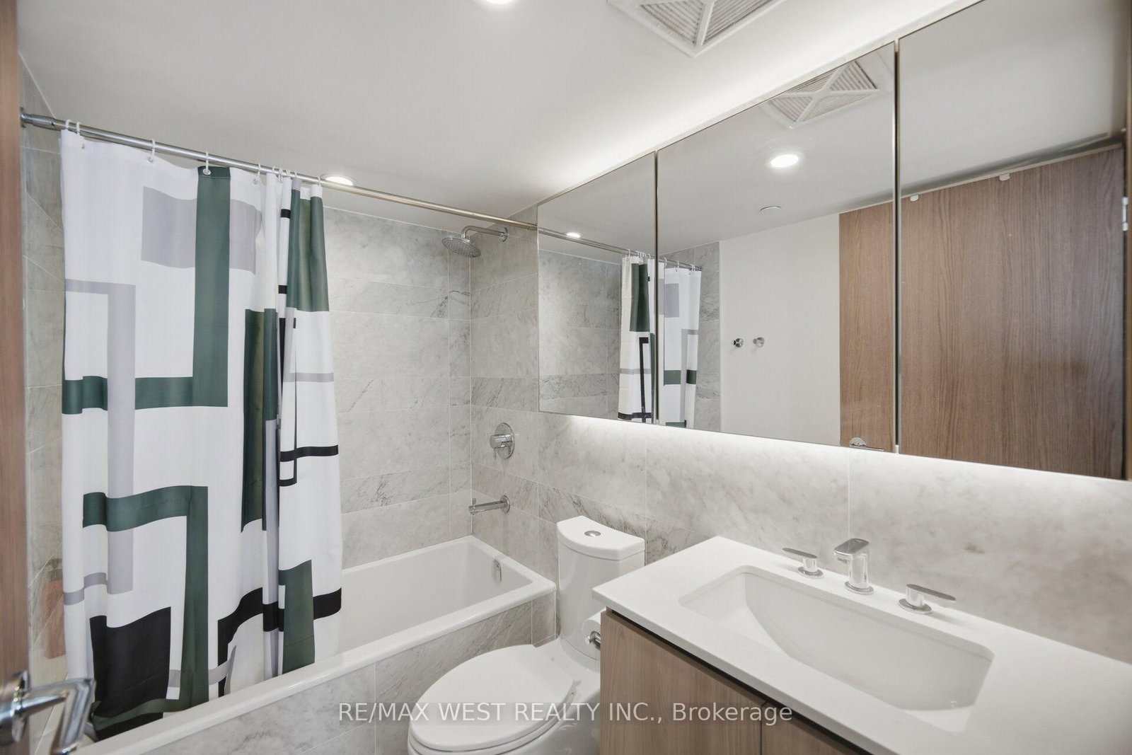 17 Bathurst Street • #1602 • Toronto, ON photo 25