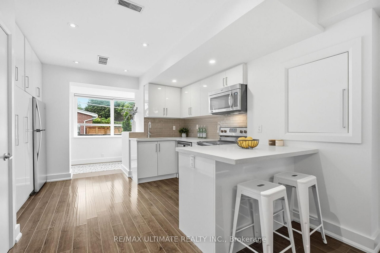 305 Winona Drive • Toronto, ON photo 10