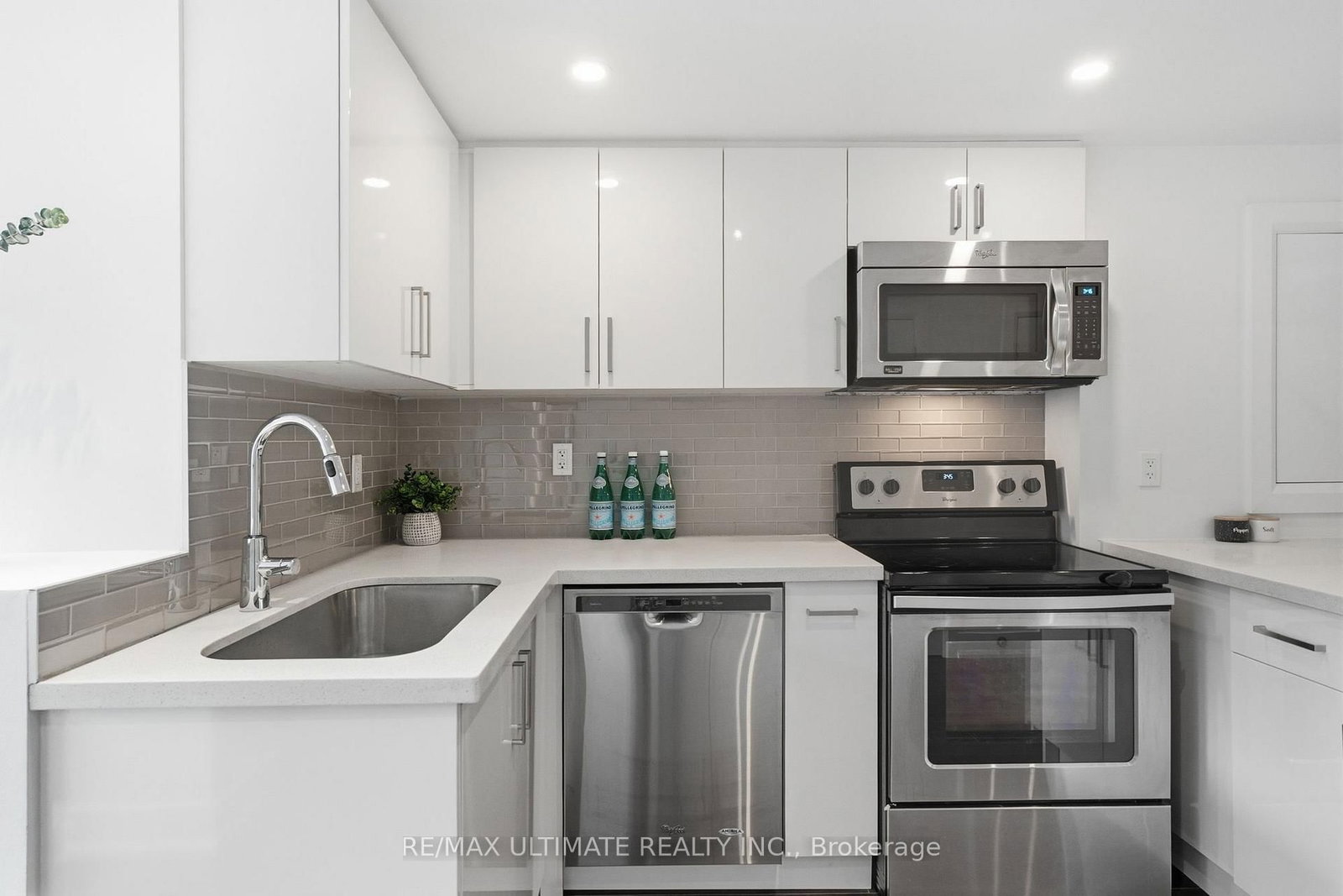 305 Winona Drive • Toronto, ON photo 12