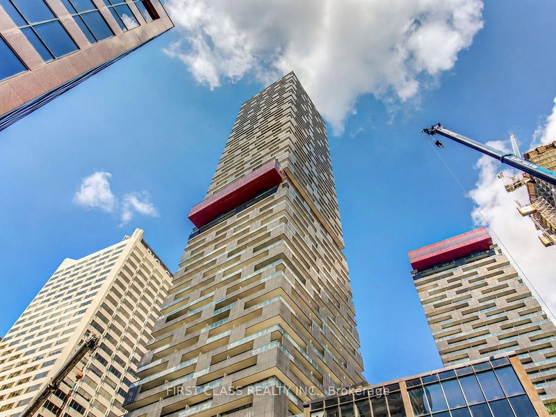 612 - 8 Eglinton Avenue E