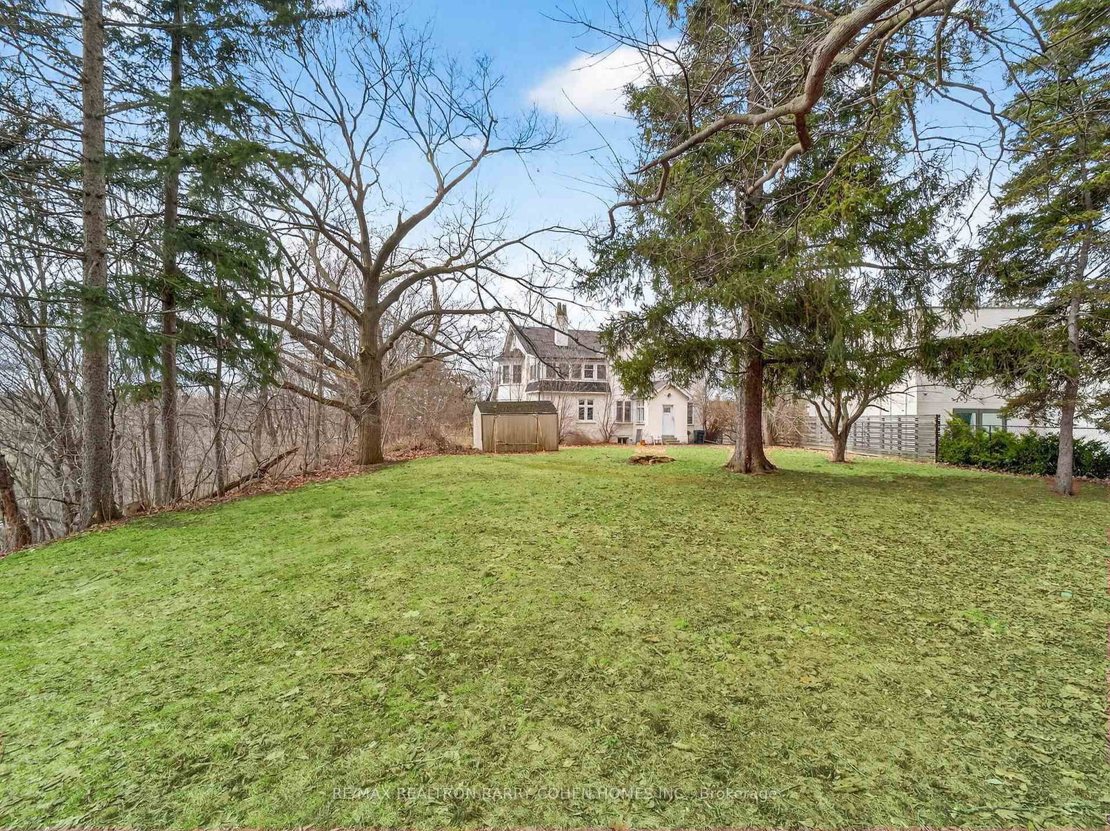 27 Old Yonge Street • Toronto, ON photo 10