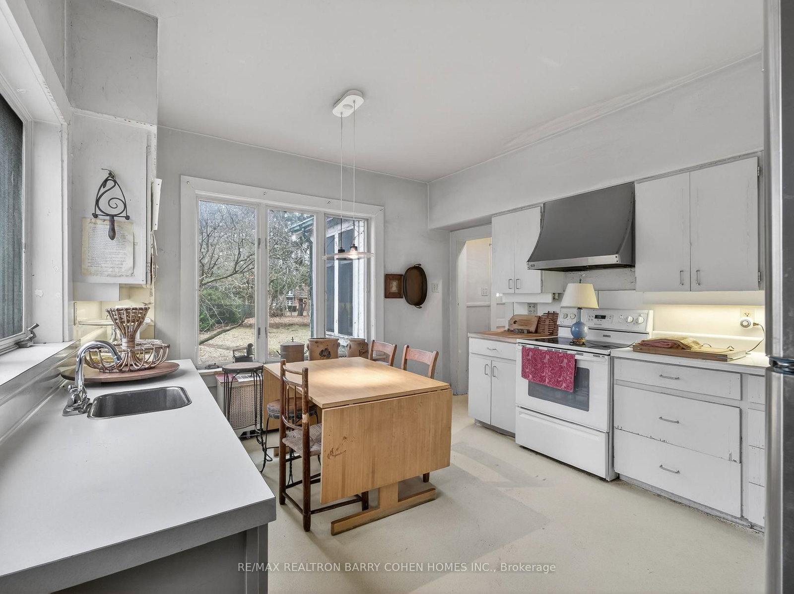 27 Old Yonge Street • Toronto, ON photo 16