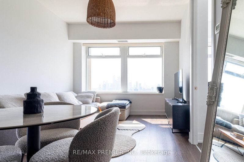 1218 - 111 St. Clair Avenue W