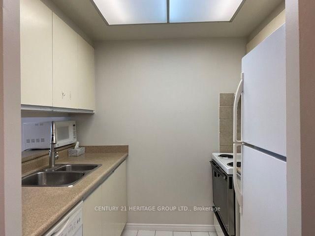 7 Bishop Avenue • #1204 • Toronto, ON photo 14