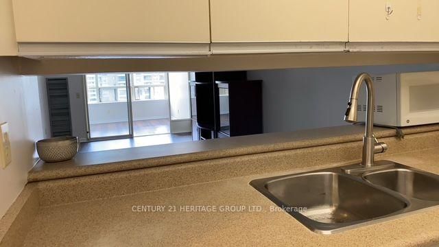 7 Bishop Avenue • #1204 • Toronto, ON photo 16