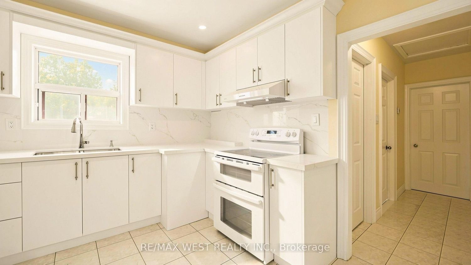 139 Ranee Avenue • Toronto, ON photo 16