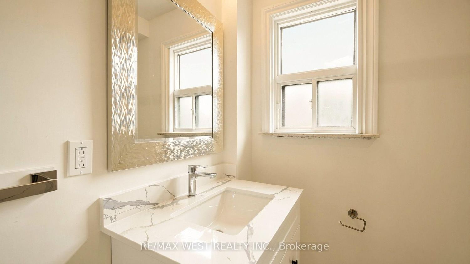 139 Ranee Avenue • Toronto, ON photo 21