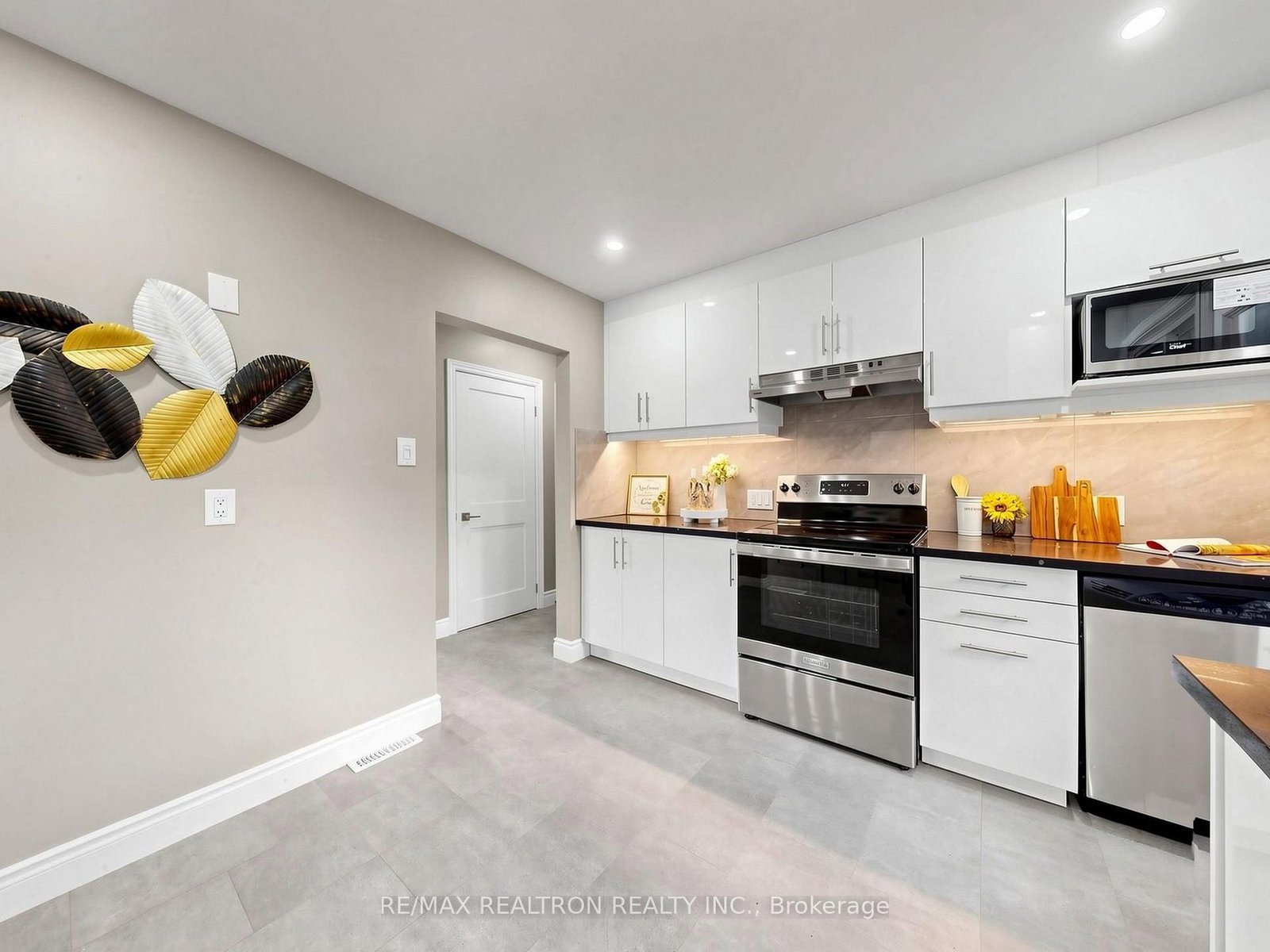 56 Ternhill Crescent • Toronto, ON photo 13