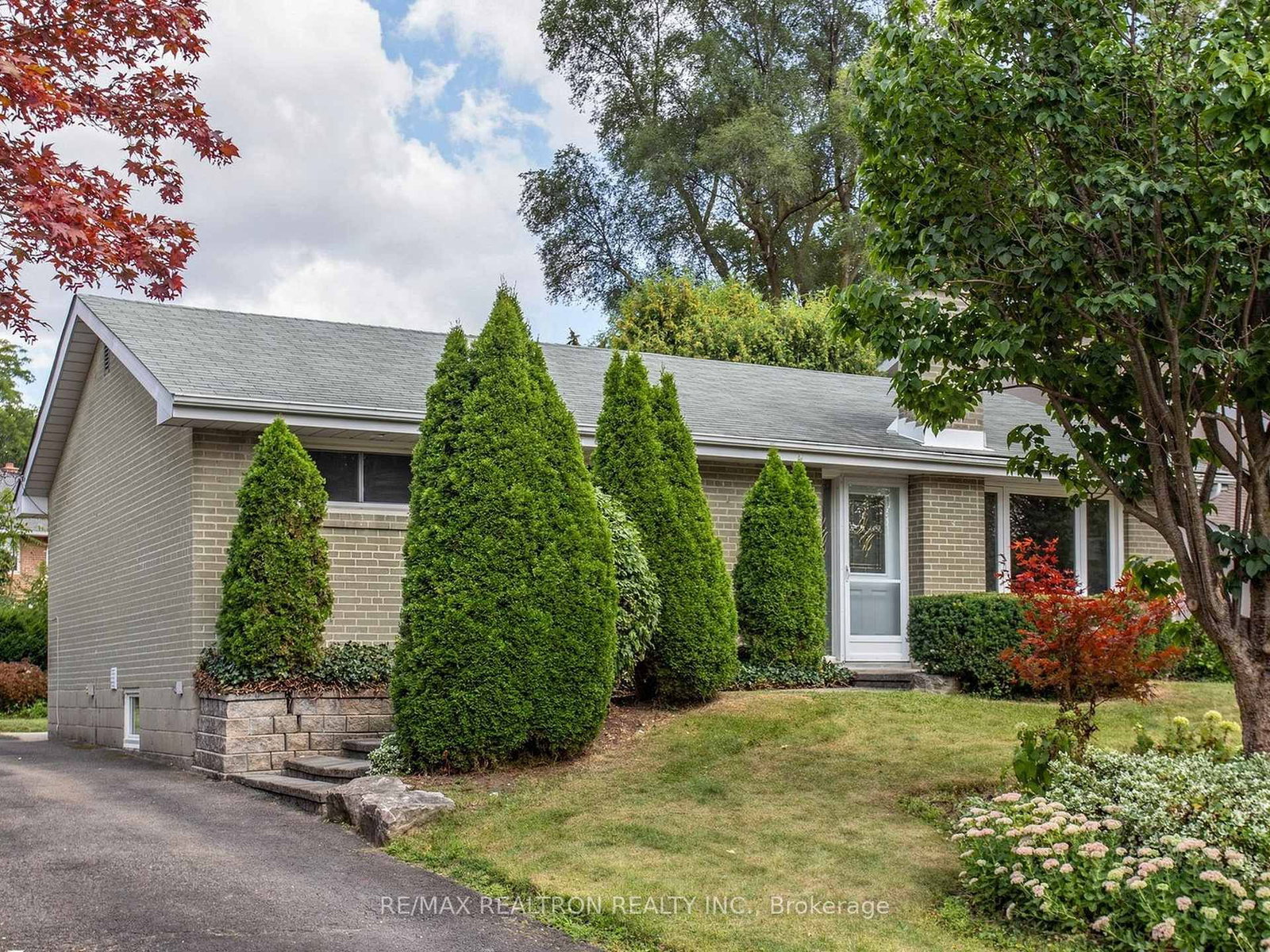 56 Ternhill Crescent • Toronto, ON photo 4