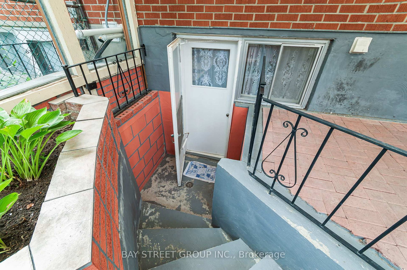 89 Mintwood Drive • Toronto, ON photo 28