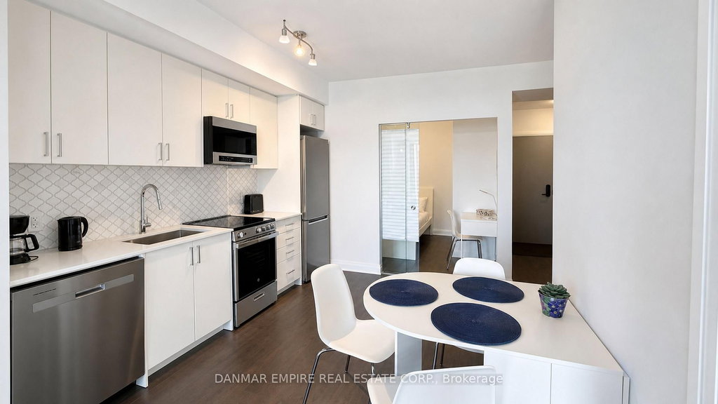 613 - 700 Sheppard Avenue W 2