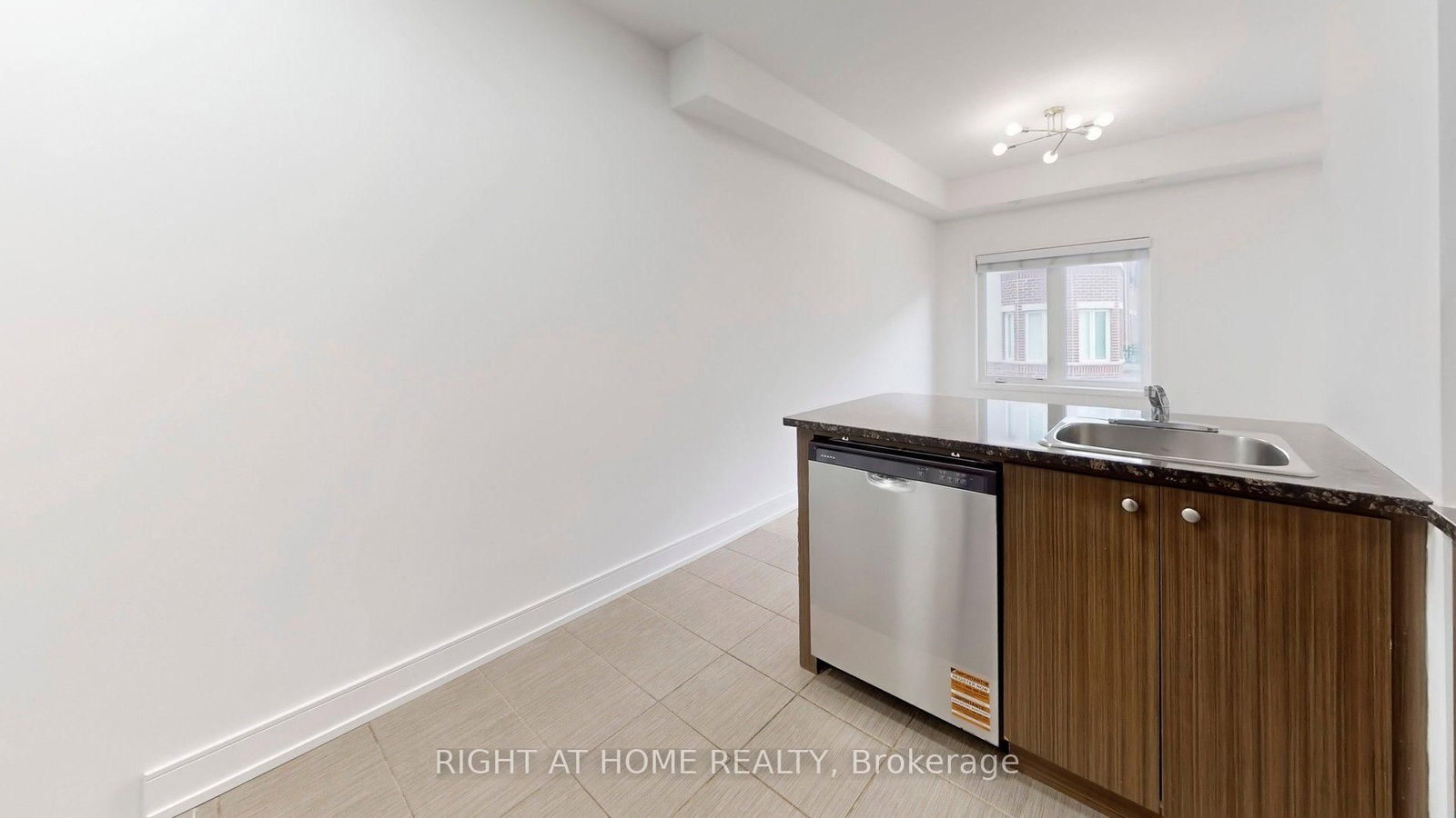 19 Coneflower Crescent • #258 • Toronto, ON photo 10