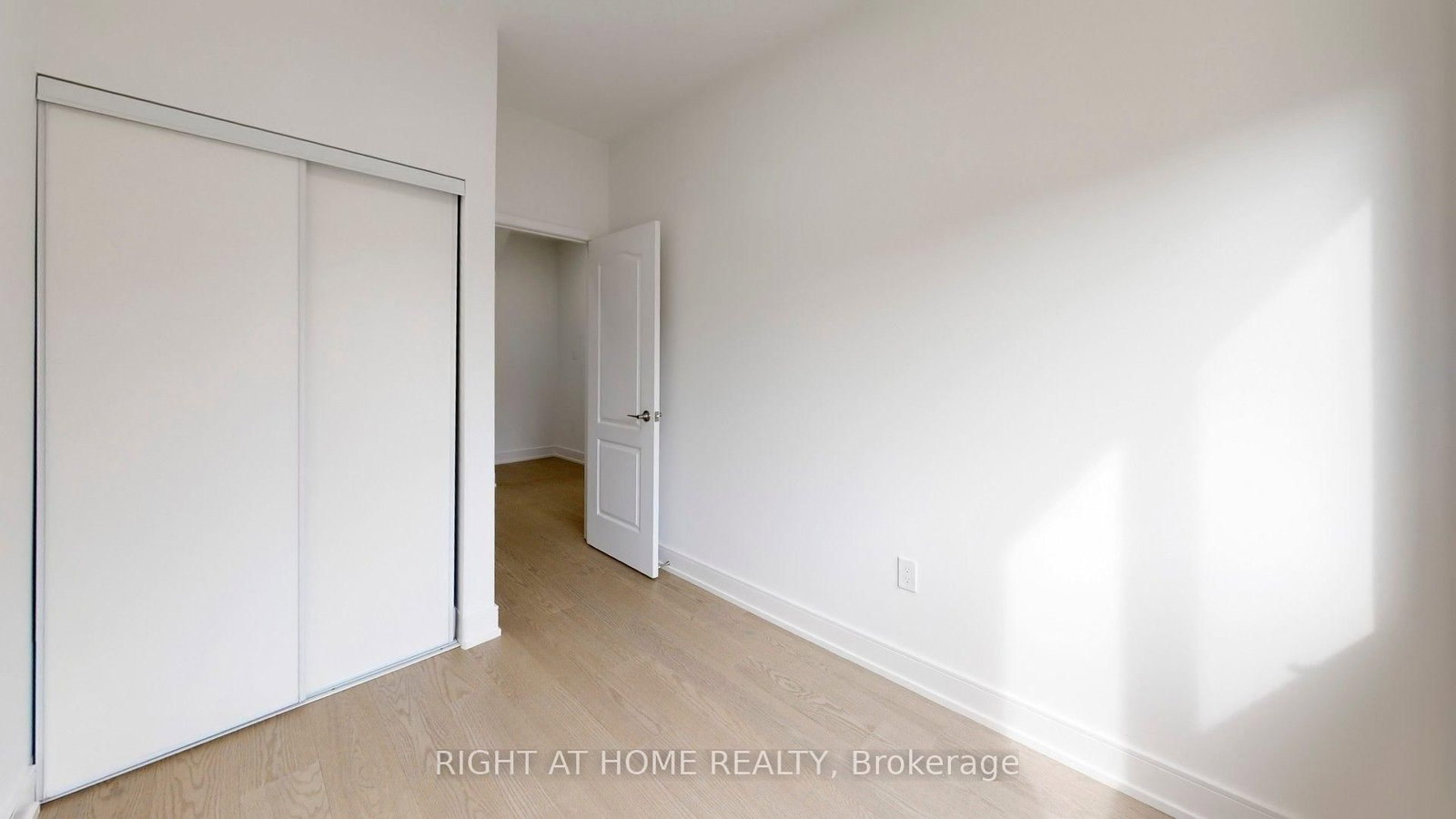 19 Coneflower Crescent • #258 • Toronto, ON photo 27