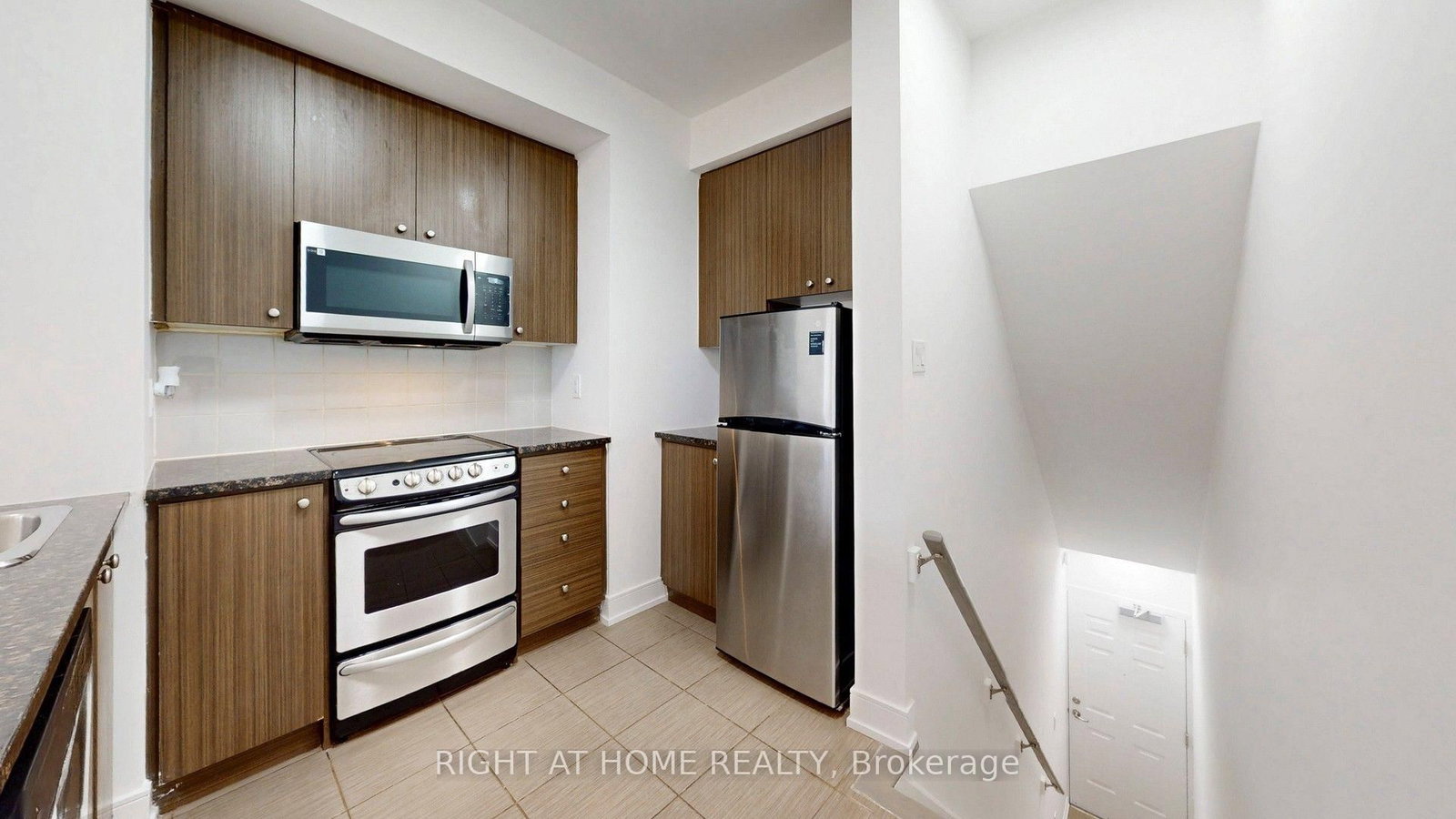 19 Coneflower Crescent • #258 • Toronto, ON photo 8