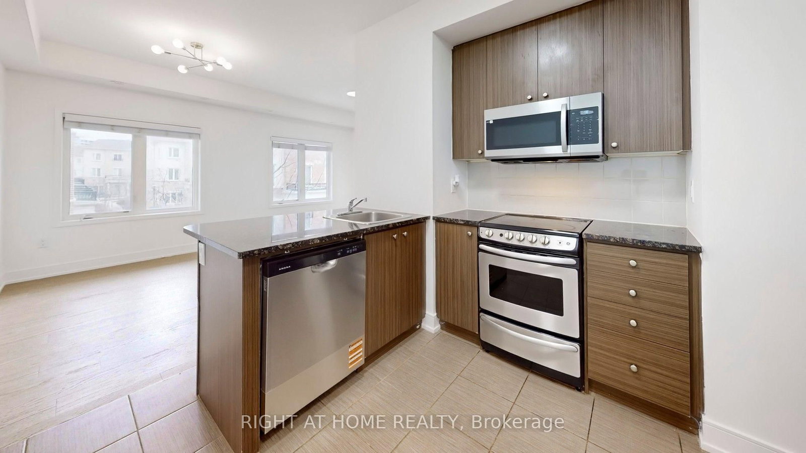 19 Coneflower Crescent • #258 • Toronto, ON photo 9