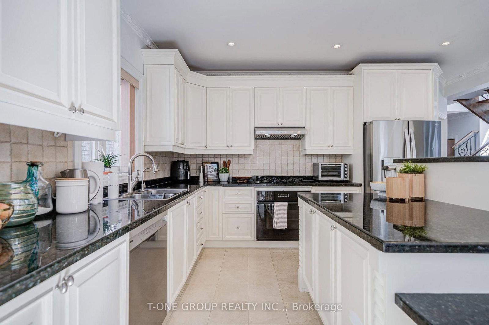 133 Spring Garden Avenue • Toronto, ON photo 18