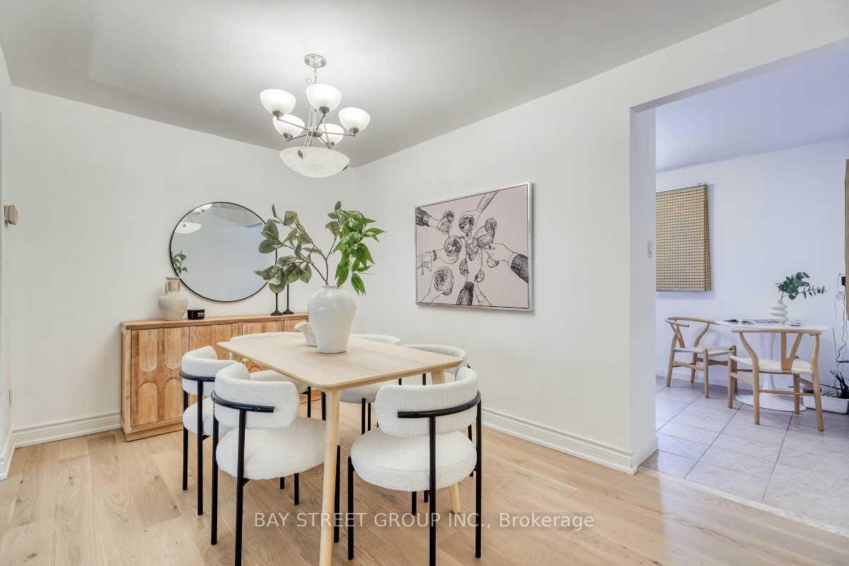 163 Song Meadoway • Toronto, ON photo 11