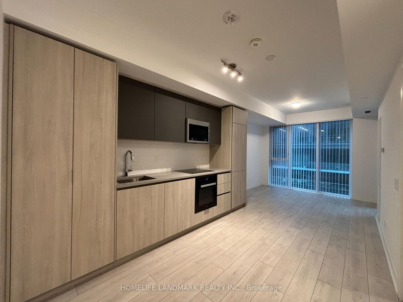 620 - 400 King Street W