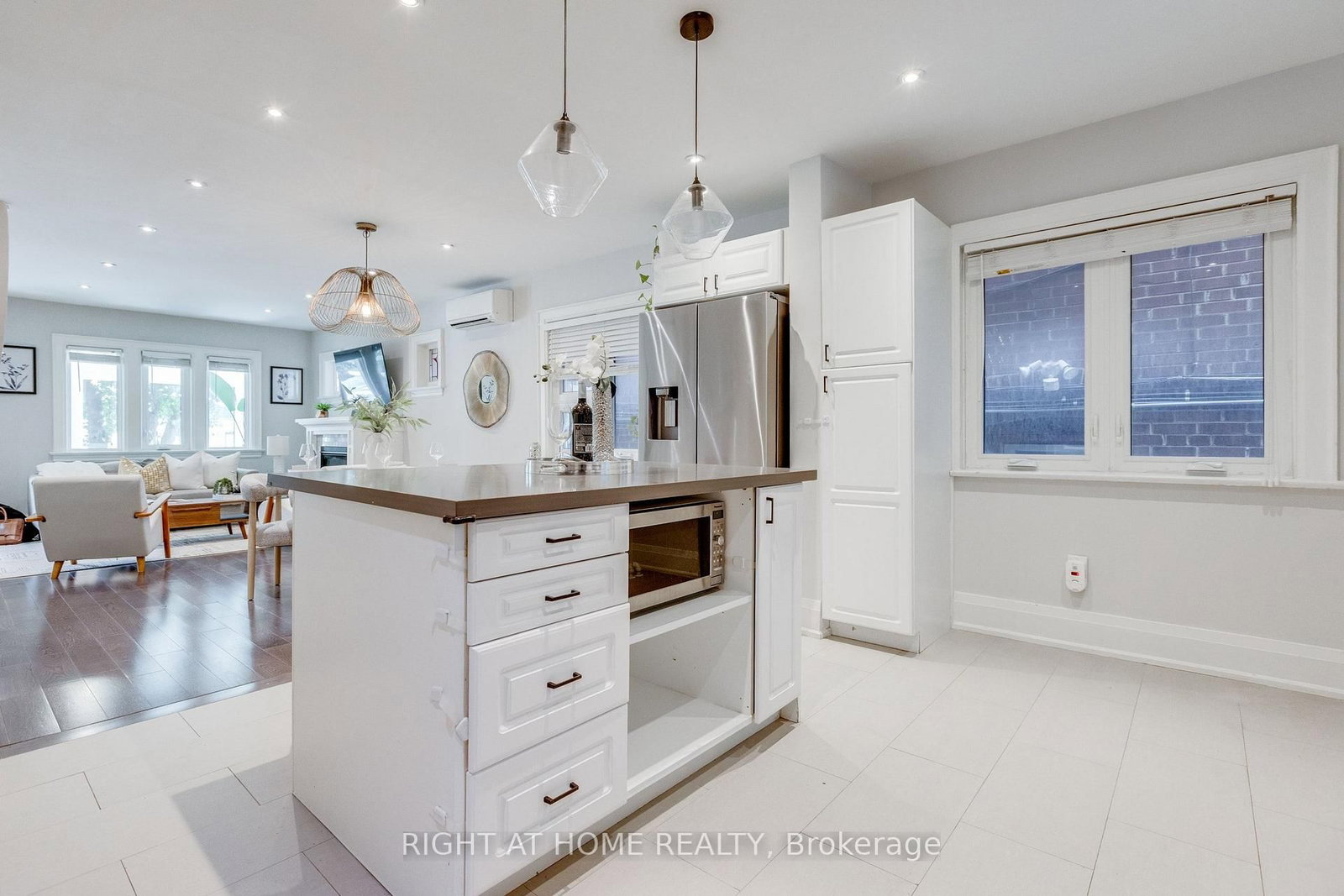 386 Winona Drive • Toronto, ON photo 13