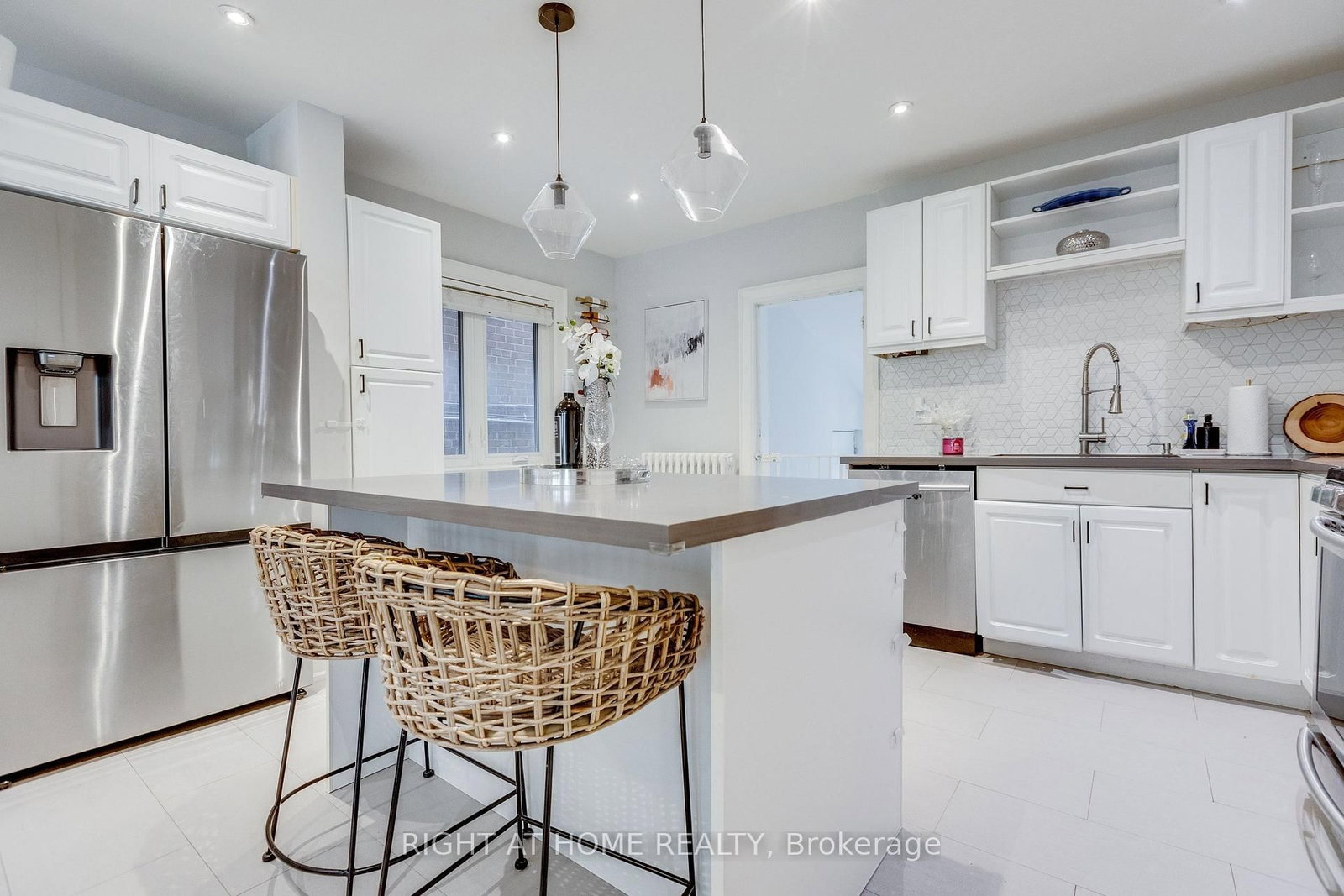 386 Winona Drive • Toronto, ON photo 14