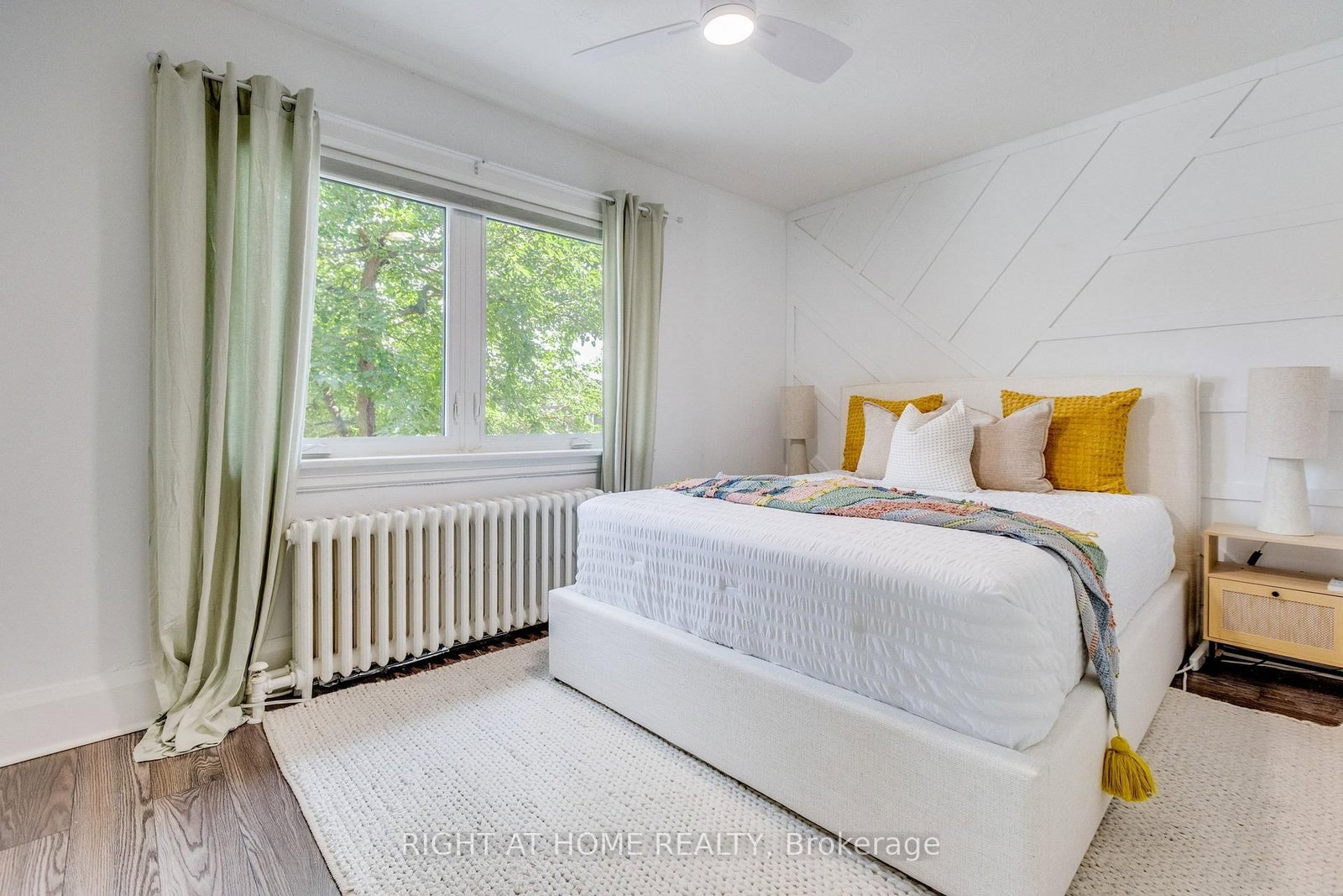 386 Winona Drive • Toronto, ON photo 18