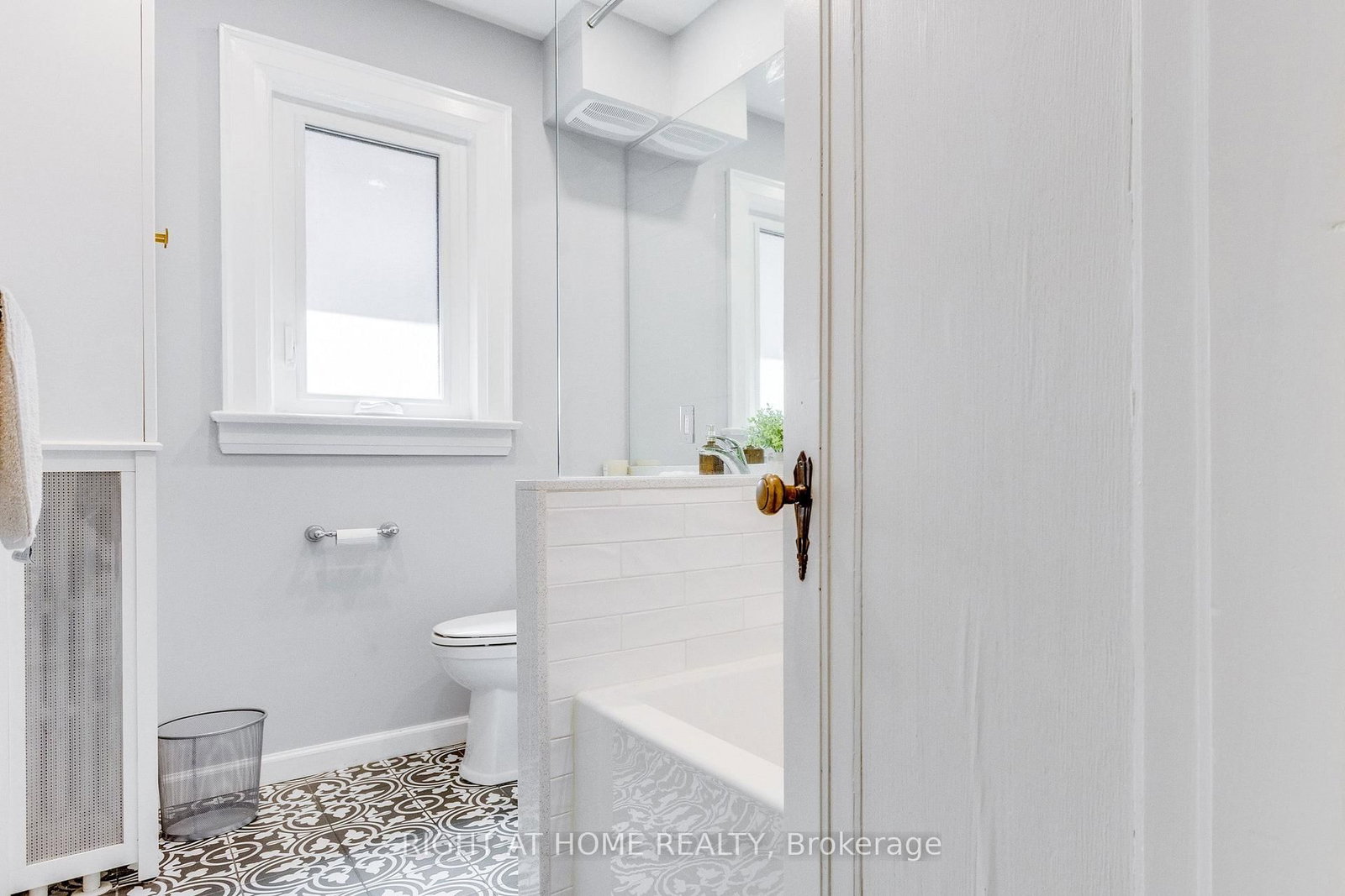 386 Winona Drive • Toronto, ON photo 25