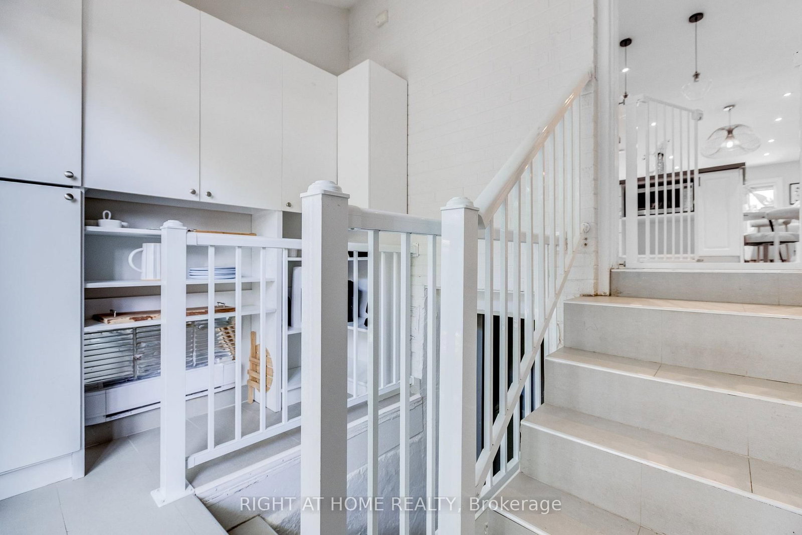 386 Winona Drive • Toronto, ON photo 27