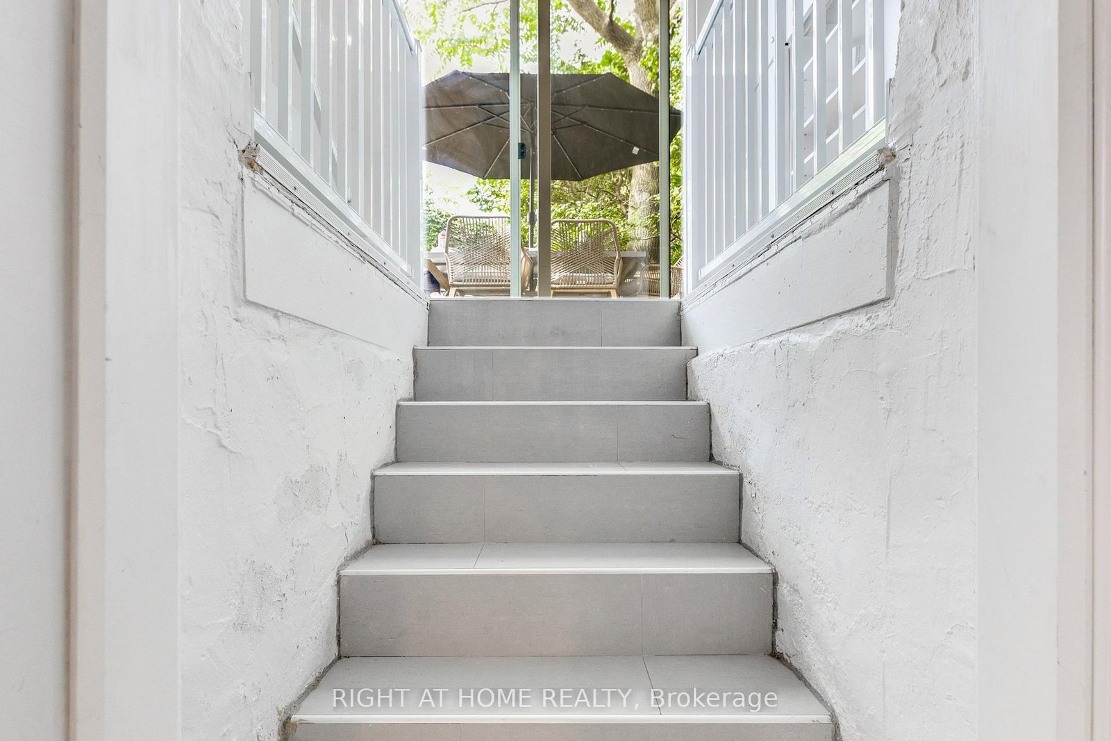 386 Winona Drive • Toronto, ON photo 34