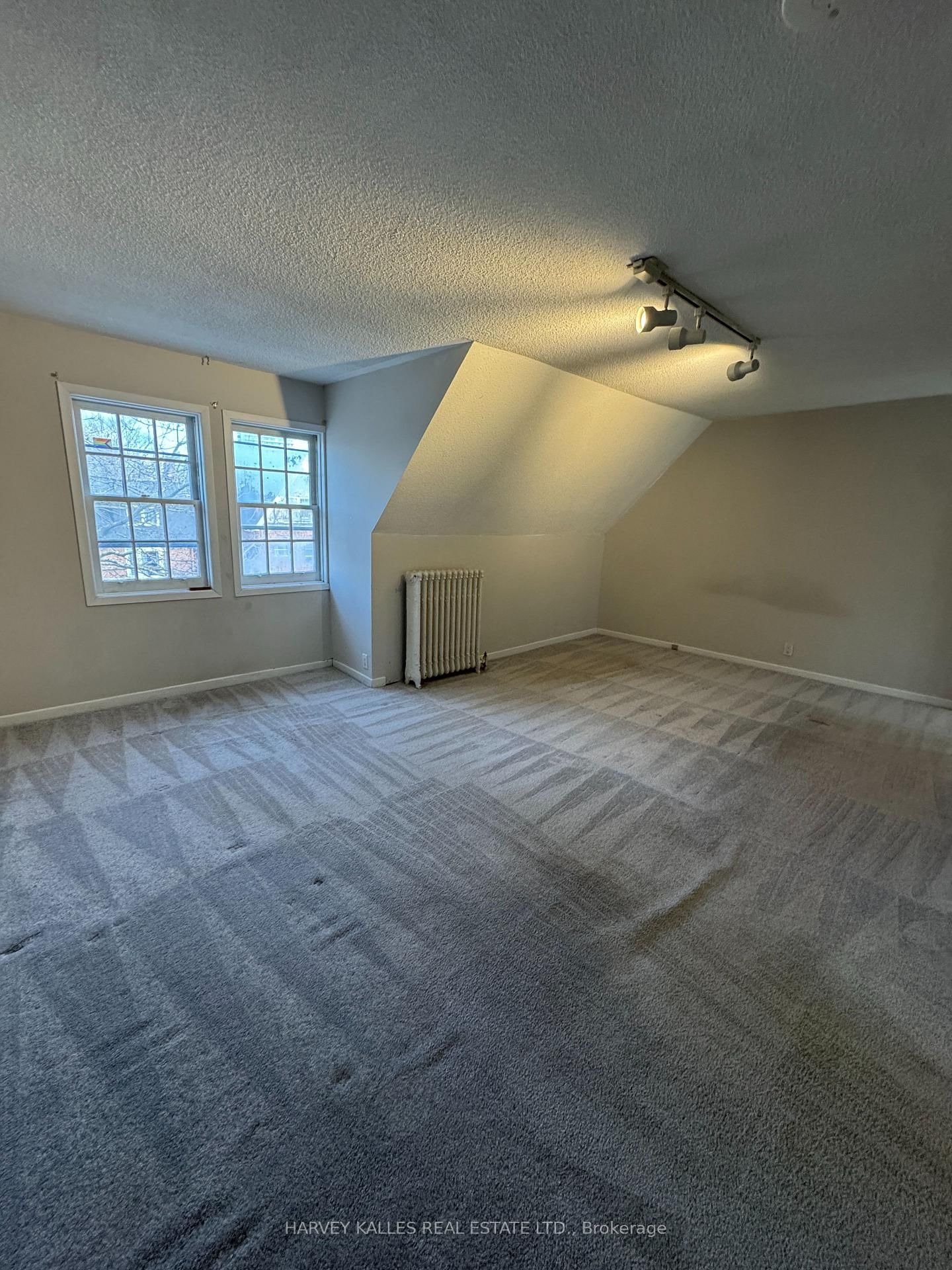 301 - 676 Huron Street, Toronto 4