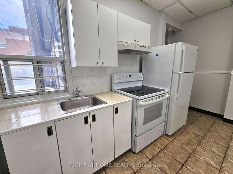 2 - 516 Yonge Street