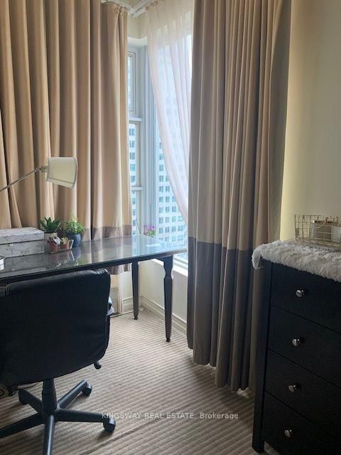 3111 - 1 King Street W 5