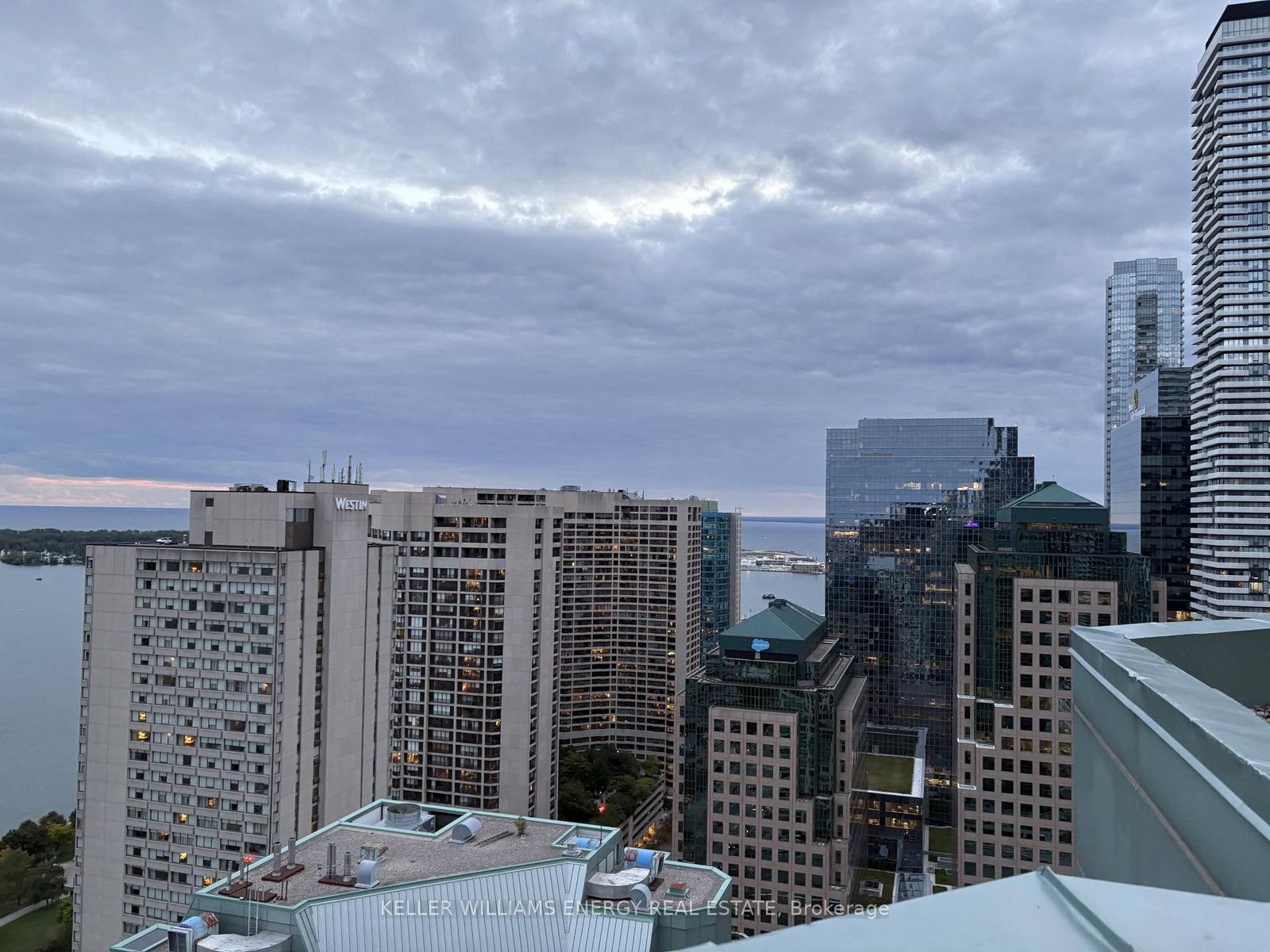 10 Yonge Street • #1604 • Toronto, ON photo 42