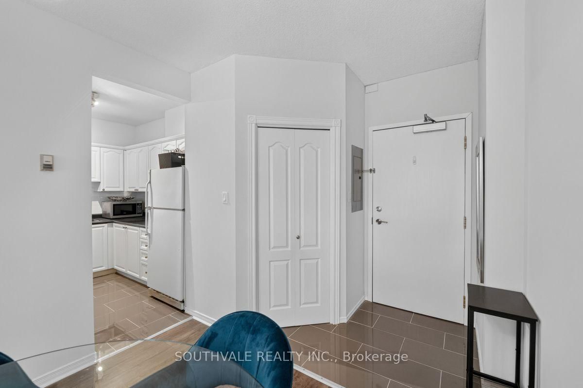 393 King St. W • #1107 • Toronto, ON photo 12