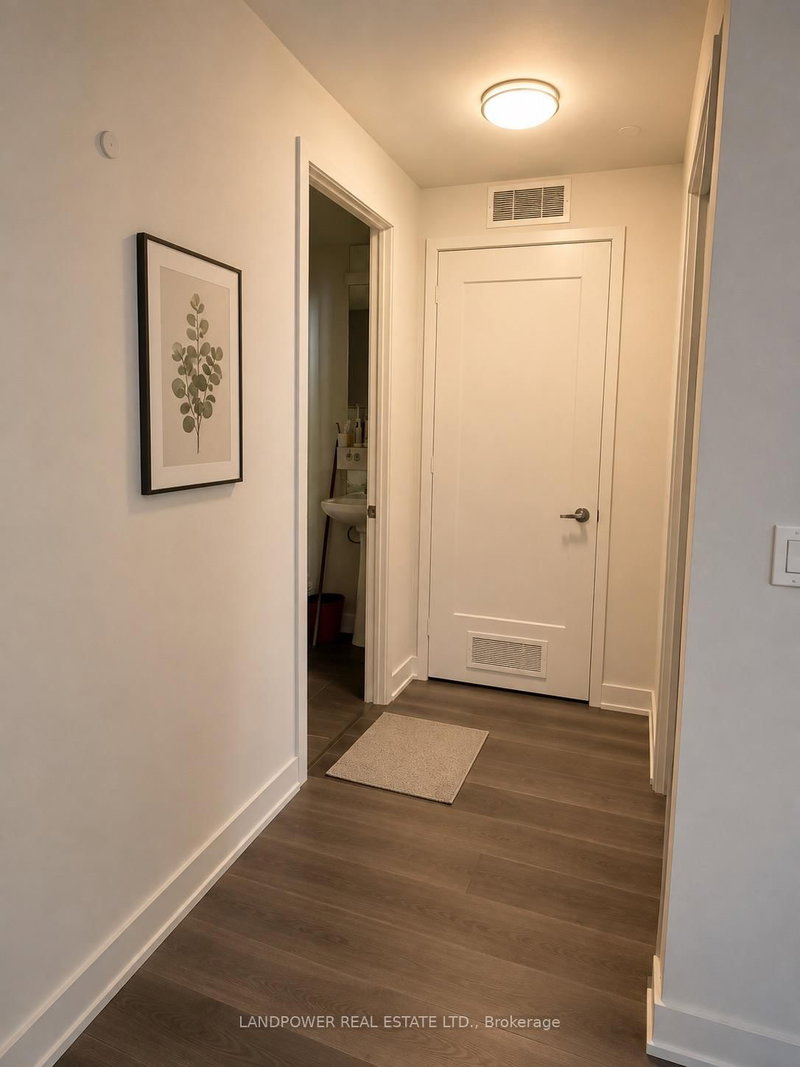 678 W - 135 Lower Sherbourne Street