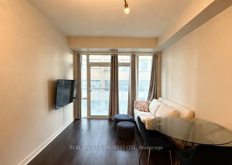 713 - 223 St. Clair Avenue W