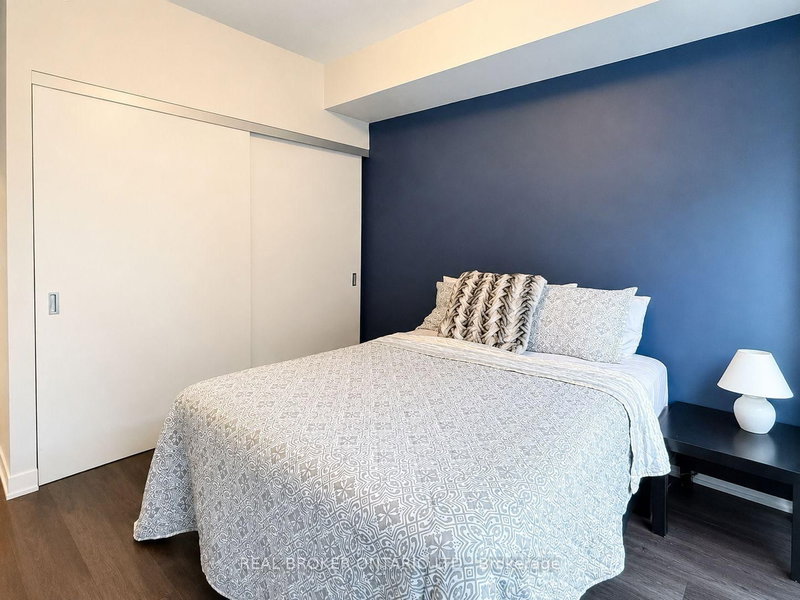 713 - 223 St. Clair Avenue W