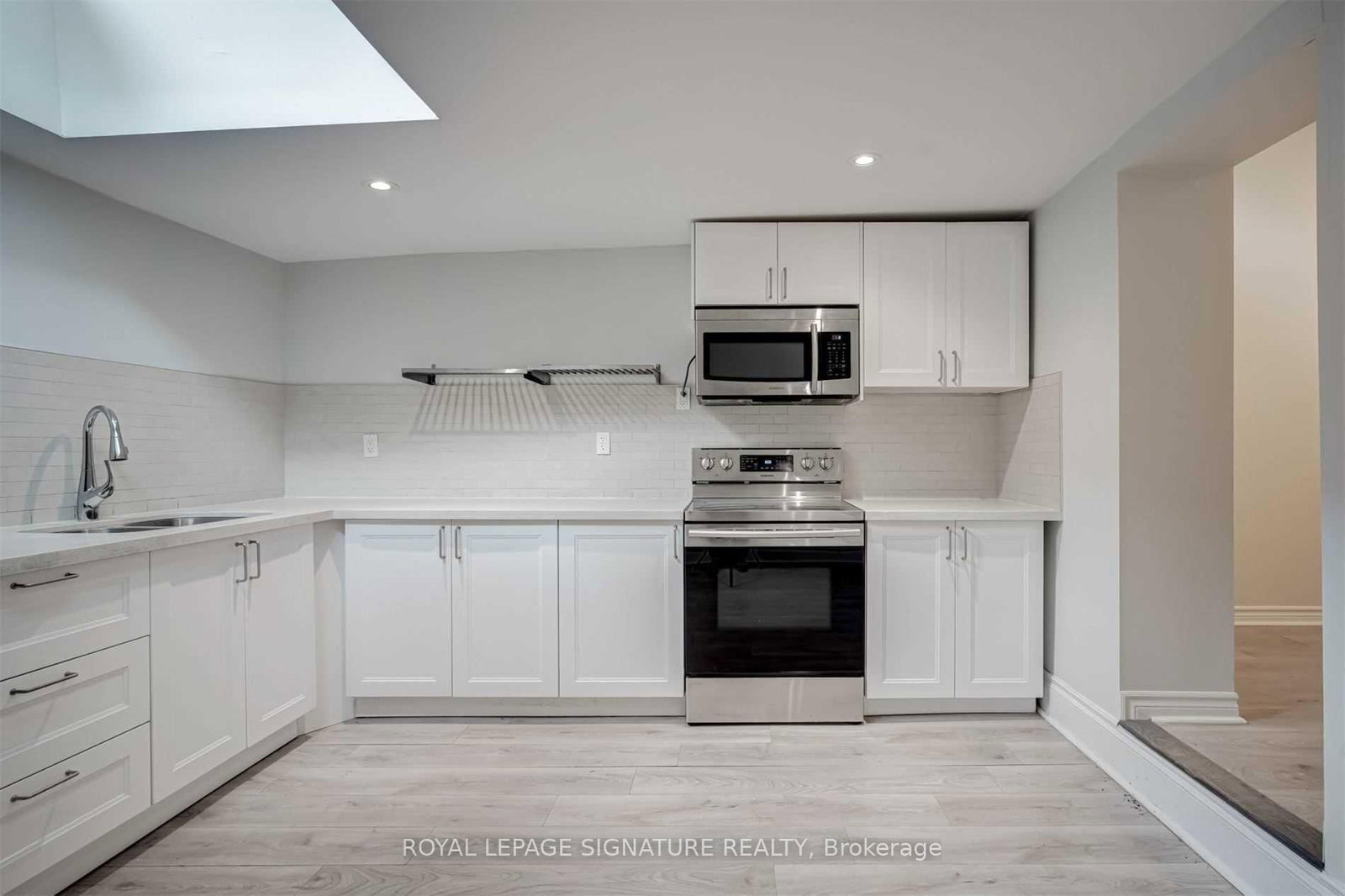 604A Queen Street W, Toronto 4