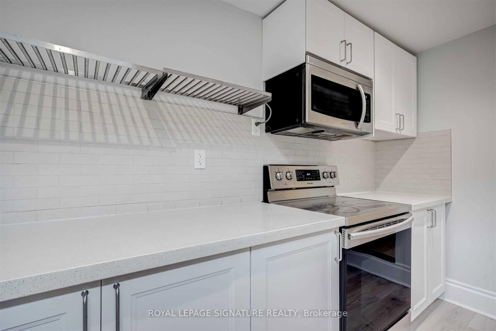 604A Queen Street W, Toronto 5