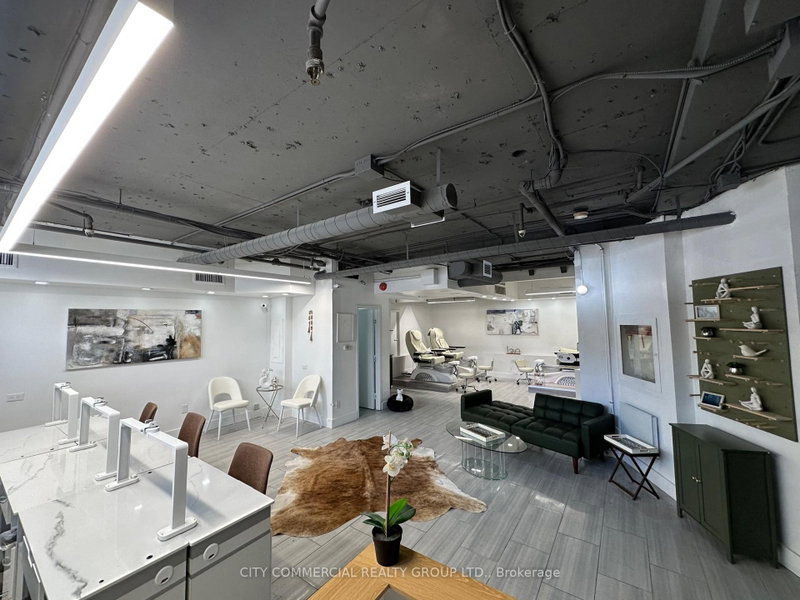 1300 Bay St photo 2