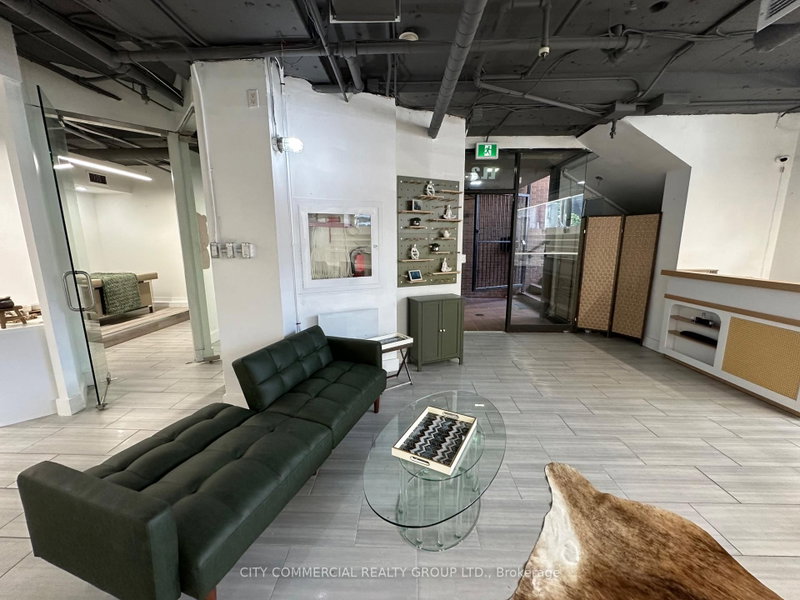1300 Bay St photo 3