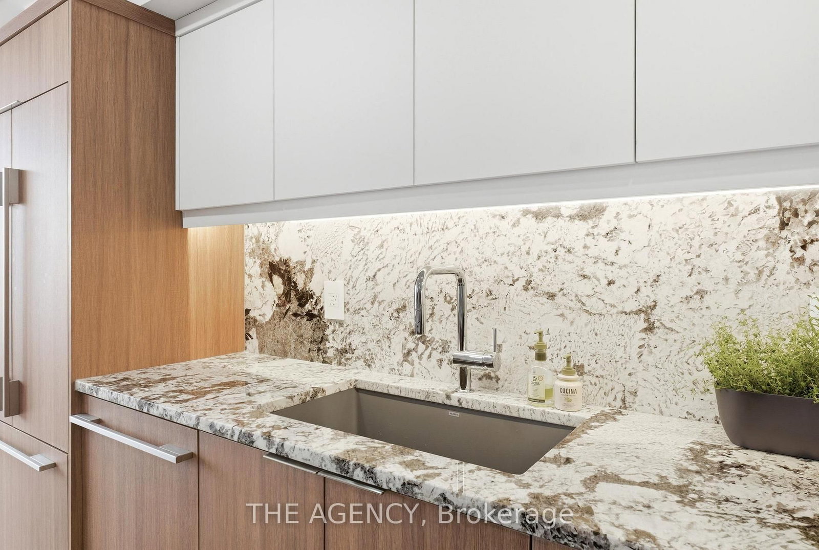900 Yonge Street • #902 • Toronto, ON photo 16