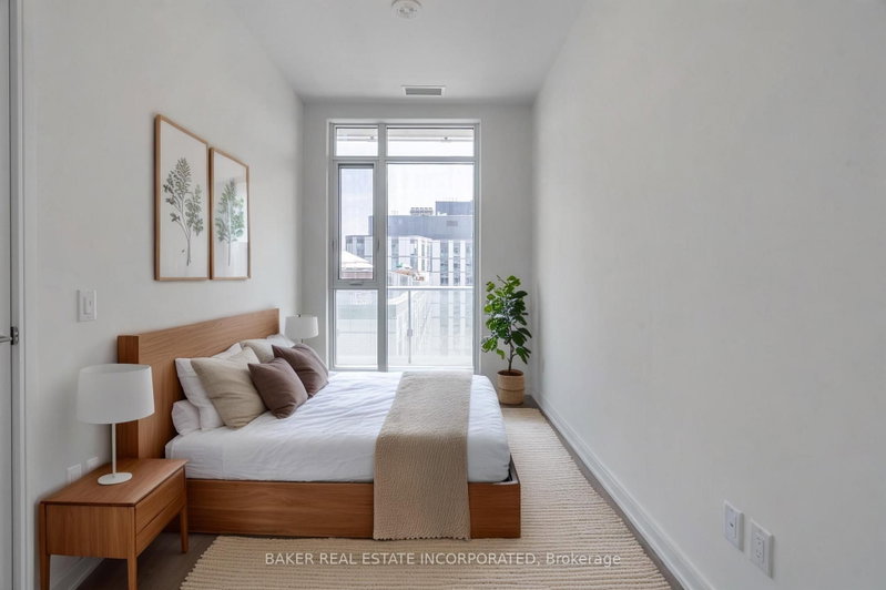 907 - 425 Front Street E