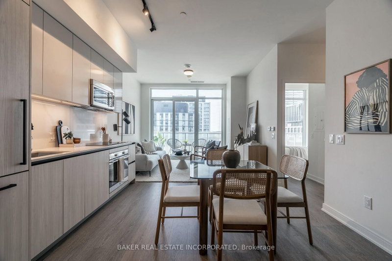911 - 425 Front Street E