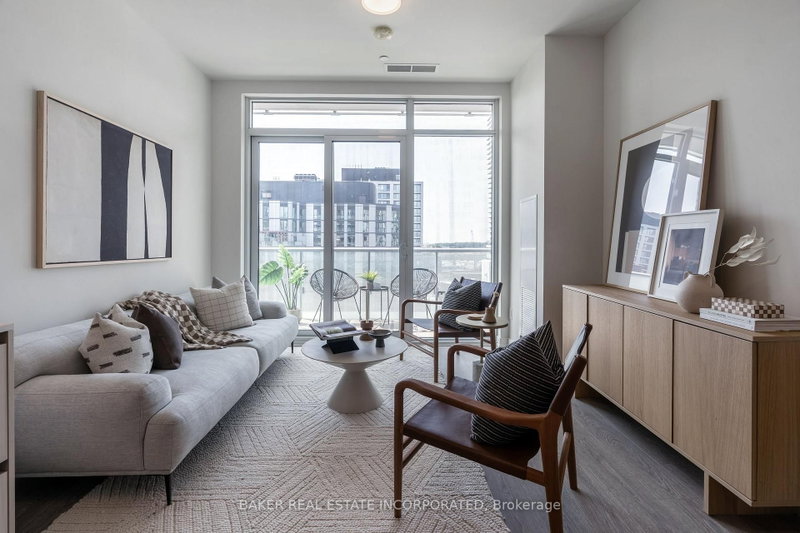 911 - 425 Front Street E