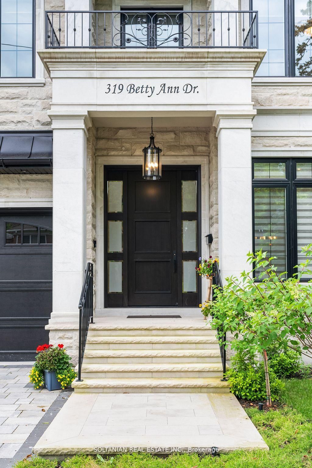 319 Betty Ann Drive • Toronto, ON photo 2