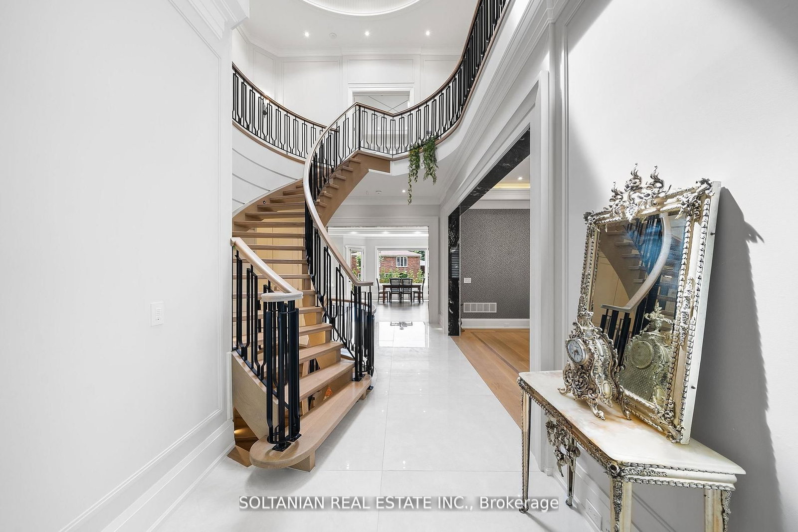 319 Betty Ann Drive • Toronto, ON photo 20