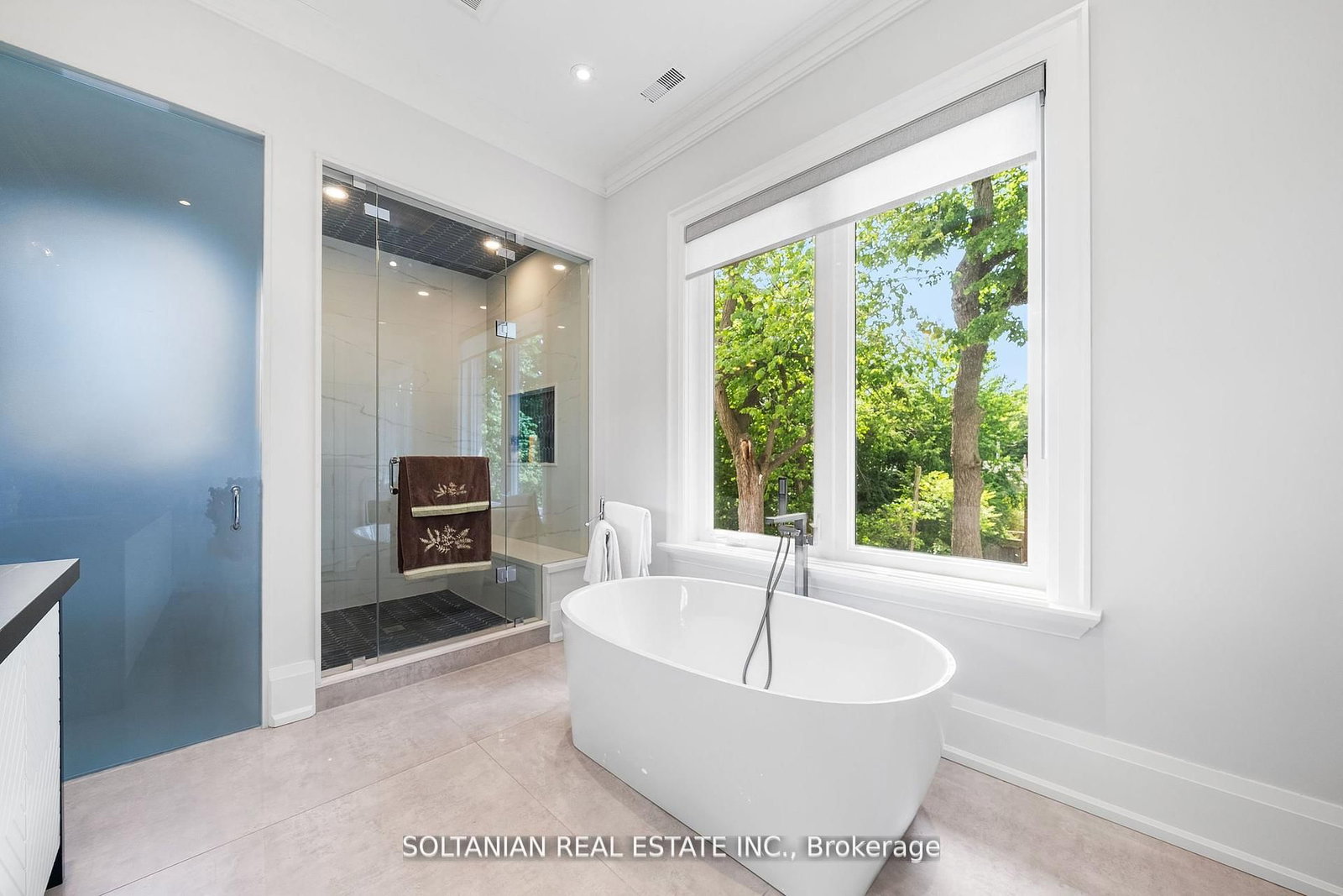 319 Betty Ann Drive • Toronto, ON photo 25