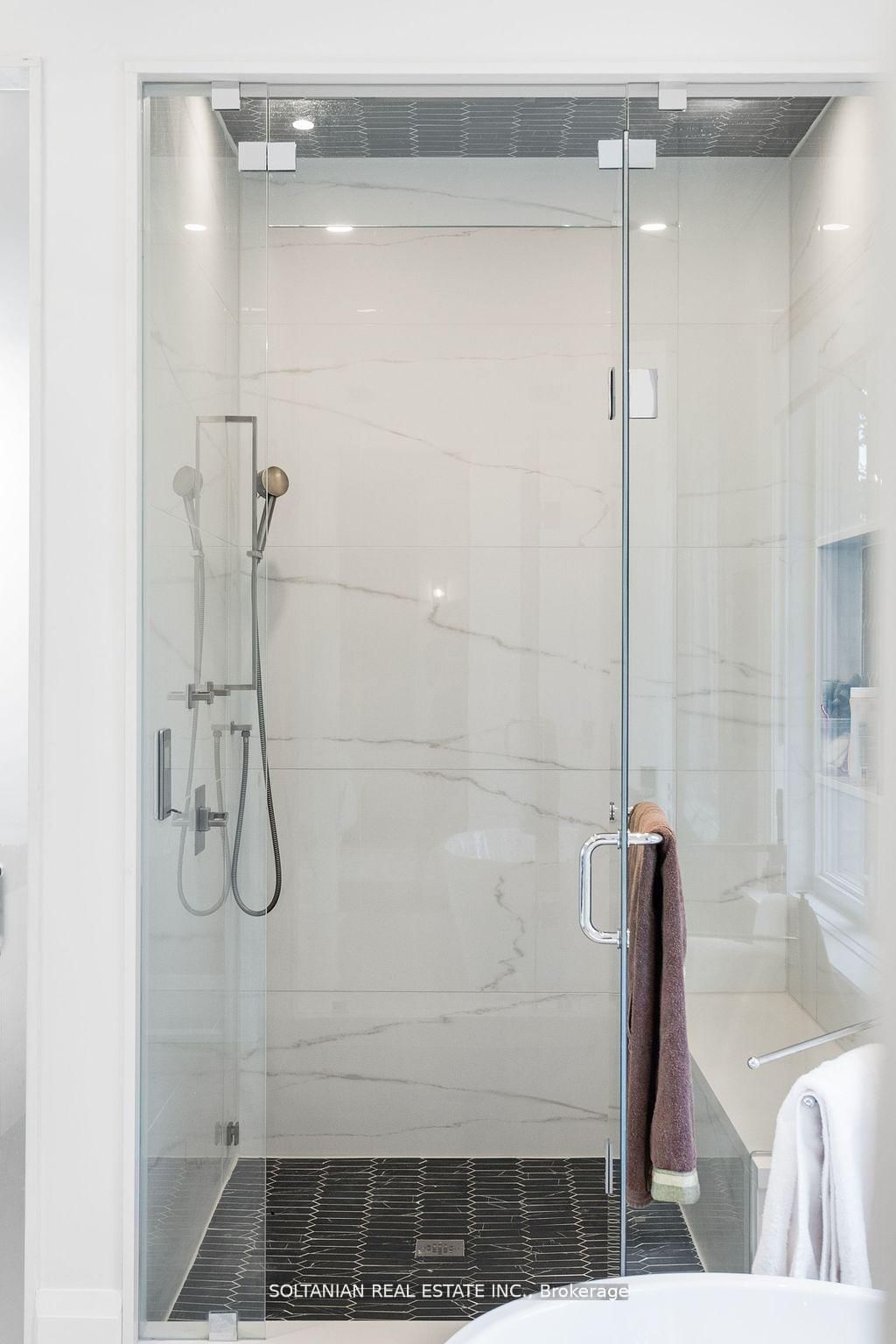 319 Betty Ann Drive • Toronto, ON photo 36